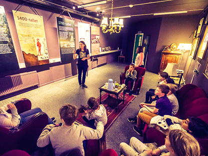 Børn undervises i YderZonens tidsrum