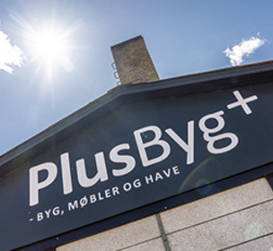 Billede af facaden på PlusByg i Næstved