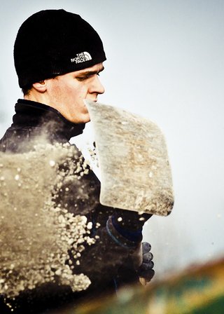 Billede af håndværker med skovl