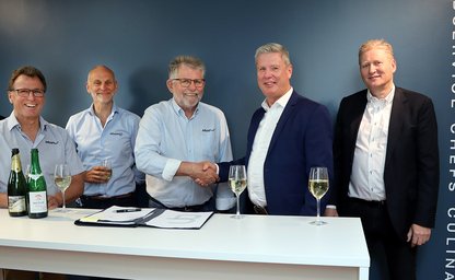 Billede af underskriftsseance med Hørkram